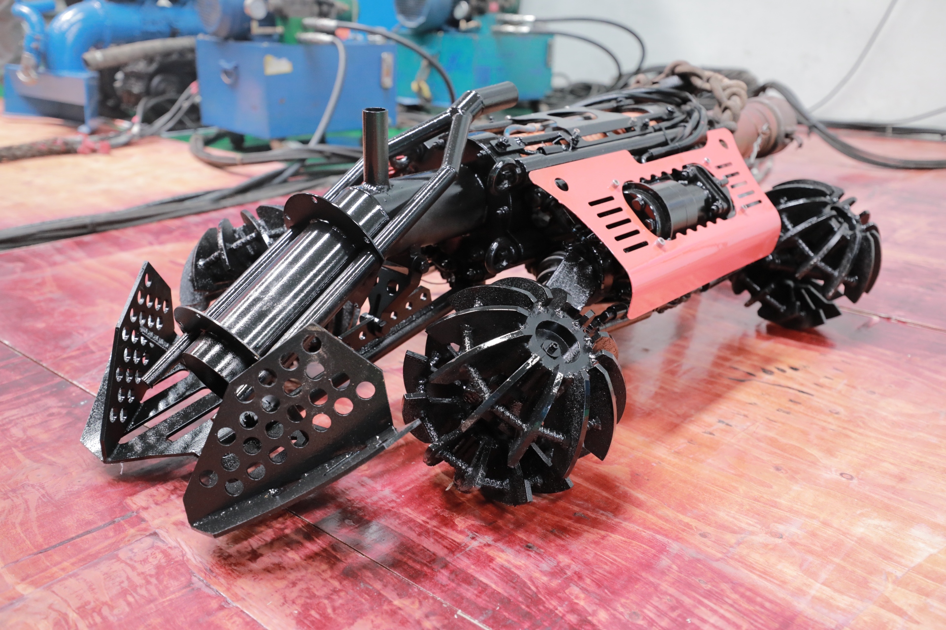 我司推出小管径水下清淤机器人租赁服务，助力狭窄空间高效运维